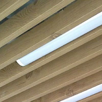 Кубообразный реечный потолок 150x50x150 шаг 120 мм дерево